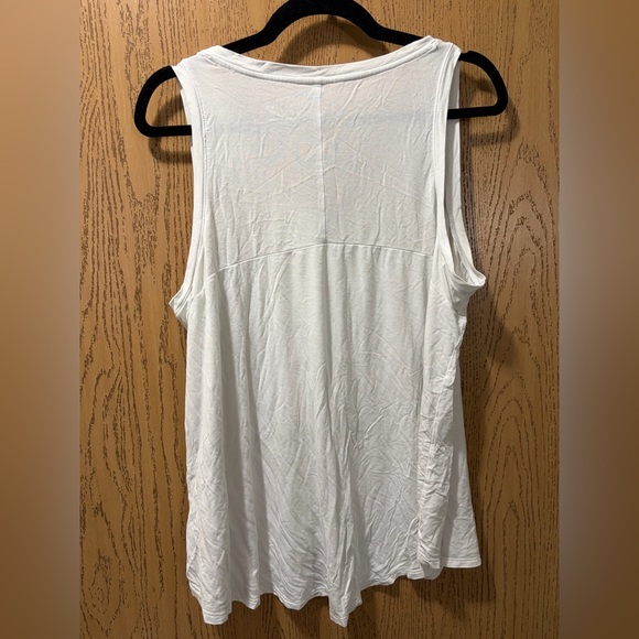Time and Tru Women's Classic White Tank Top - Picture 4 of 4